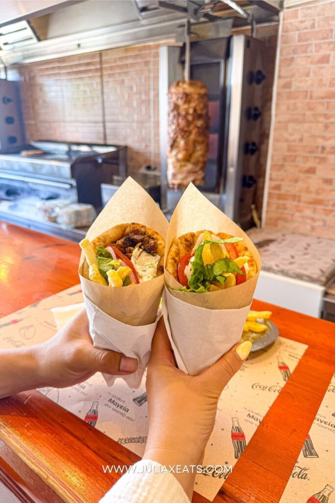 JULIAXEATS - GREECE - SANTORINI (1) - Luckys Soulvaki.