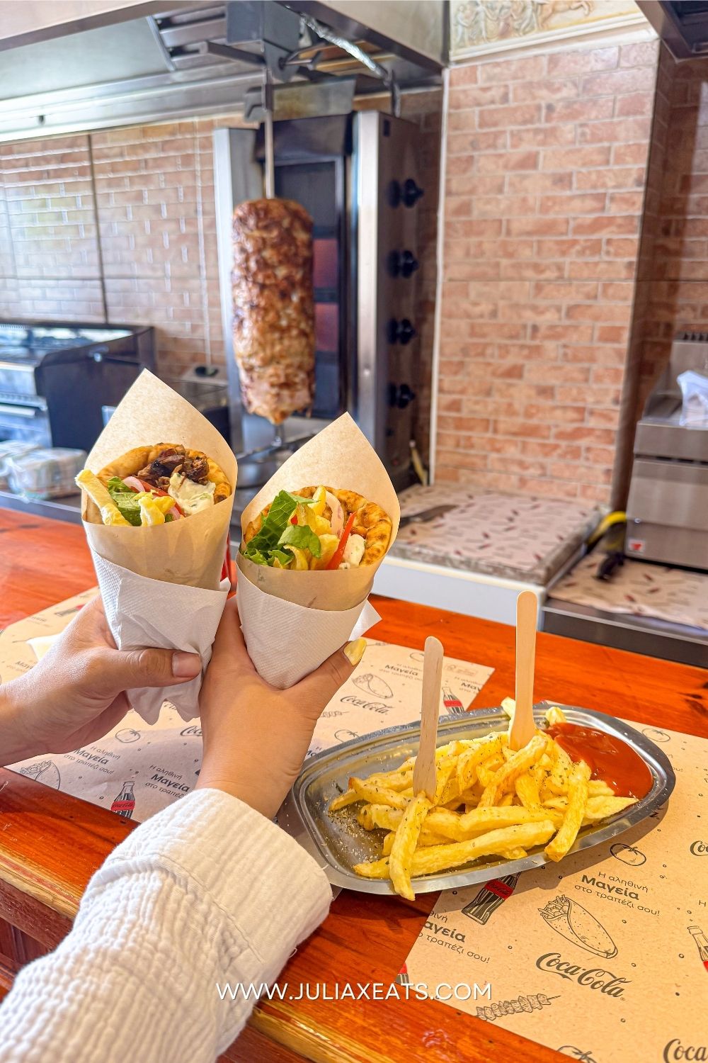 JULIAXEATS - GREECE - SANTORINI (3) - Luckys Soulvaki.