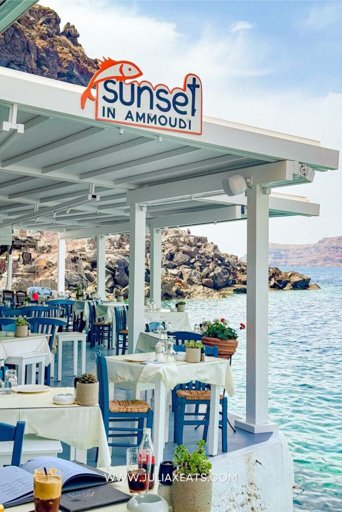 JULIAXEATS - GREECE - SANTORINI - SUNSET BY AMMOUDI BAY