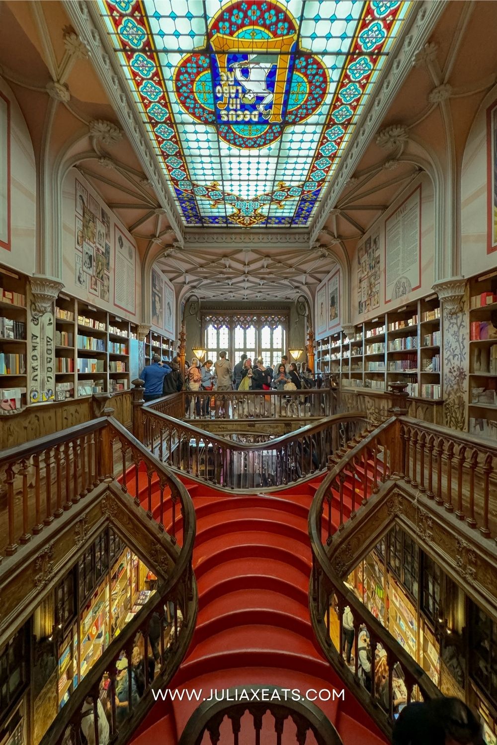 JULIAXEATS - Portugal - Porto - Sightseeing - livraria lello