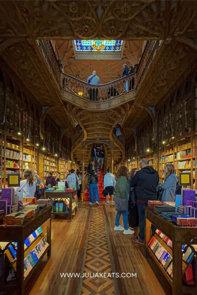 JULIAXEATS - Portugal - Porto - Sightseeing - livraria lello