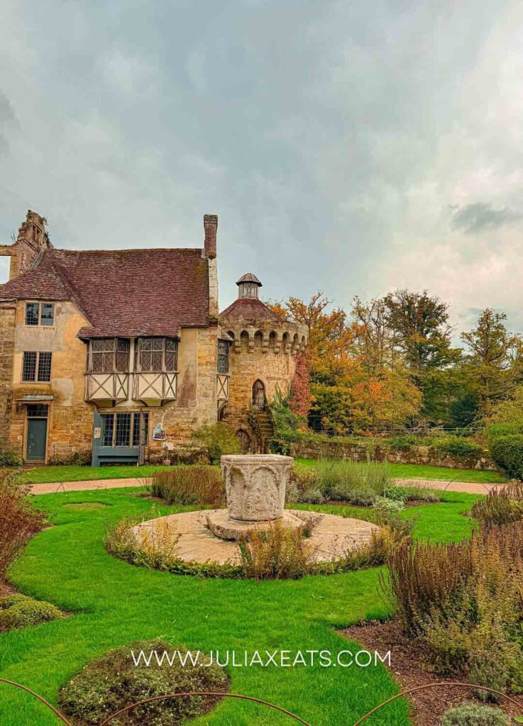 JULIAXEATS - UK - London - Scotney Castle-inside