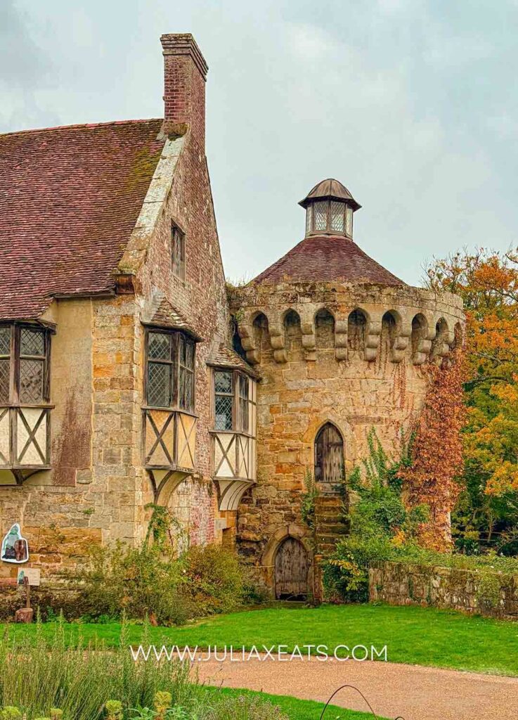 JULIAXEATS - UK - London - Scotney Castle-tower