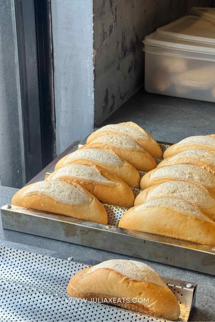 JULIAXEATS - UK - London - Lò Bánh Mì