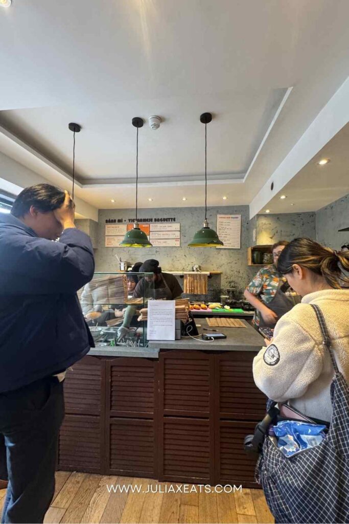 JULIAXEATS - UK - London - Lò Bánh Mì